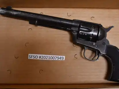 Die von Hollywoodstar Alec Baldwin bei den Dreharbeiten zum Film &laquo;Rust&raquo; abgefeuerte Waffe.