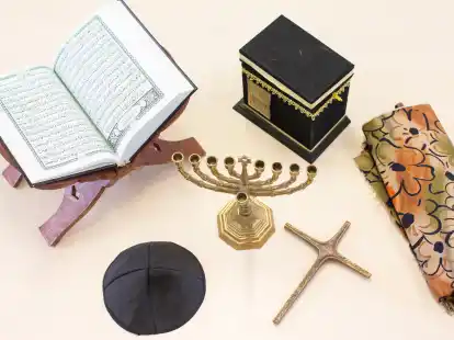 Symbole der drei gro&szlig;en Weltreligionen Islam, Judentum und Christentum