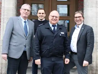 Ehrung im Landkreis Friesland: Jens-Olaf Fianke seit 40 Jahren beim ...