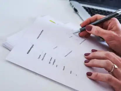 Dem Report zufolge denkt fast jede zweite Frau hierzulande, dass M&auml;nner bessere Karrierechancen haben.