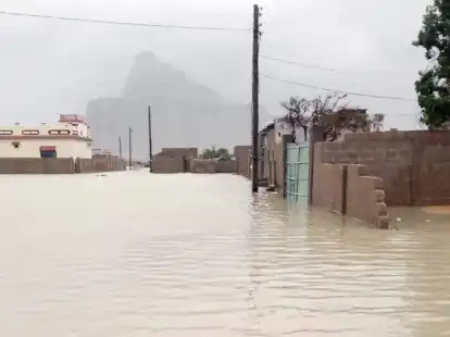 &Uuml;berschwemmte Stra&szlig;en nach heftigen Regenf&auml;llen.