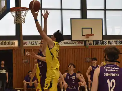 Stark: Simon Kohlhoff (am Ball) verdiente sich beim Sieg mit dem Oldenburger NBBL-Team ein Extralob