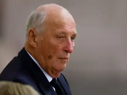 Norwegens K&ouml;nig Harald V. ben&ouml;tigt einen permanenten Herzschrittmacher.