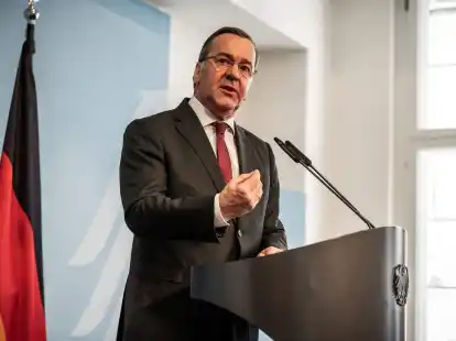 Verteidigungsminister Boris Pistorius &auml;u&szlig;ert sich in Berlin zum aktuellen Stand der Taurus-Leck-Untersuchung.