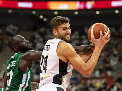 Hat mit der Basketball-Nationalmannschaft derzeit nichts zu tun: Maximilian Kleber (r).