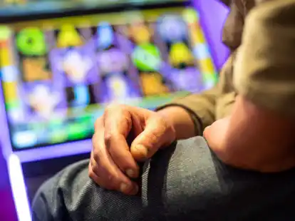 M&auml;nner sind bei Gl&uuml;cksspielen immer noch st&auml;rker suchtgef&auml;hrdet, aber der Frauenanteil steigt.