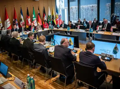 Thema Asyl: Beginn der Sitzung mit Kanzler Scholz auf der Ministerpr&auml;sidentenkonferenz (MPK)