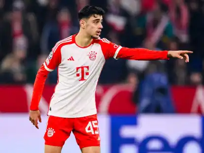 Serbiens Verband w&uuml;rde gerne, dass Bayerns Aleksandar Pavlovic f&uuml;r die Nationalmannschaft spielt.