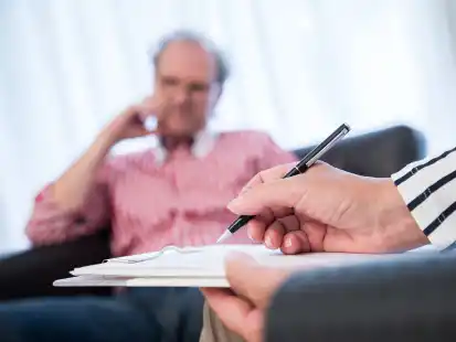 Bevor eine Therapie beginnt, wird ihre Wirtschaftlichkeit gepr&uuml;ft. Ist das wirklich notwendig? (Symbolbild)