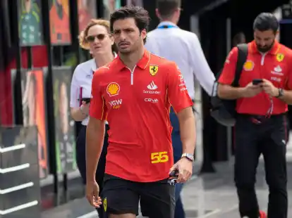 Ferrari-Pilot Carlos Sainz f&auml;llt mit einer Blinddarmentz&uuml;ndung aus.