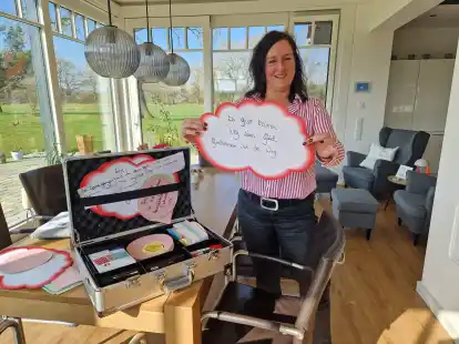 Hat ihren Koffer stets mit dabei: &bdquo;Gl&uuml;cks-Coachin&ldquo; Nicole Sprock.