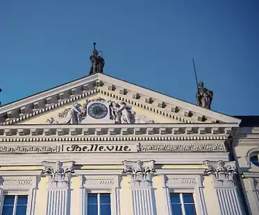 Das Schloss Bellevue ist Sitz des Staatsoberhauptes. Eine Bundespr&auml;sidentin hat es in der Bundesrepublik auch 75 Jahre nach der Gr&uuml;ndung noch nicht gegeben.