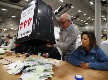 In Irland konnten die Menschen in einer Doppelabstimmung &uuml;ber zwei Verfassungs&auml;nderungen entscheiden.