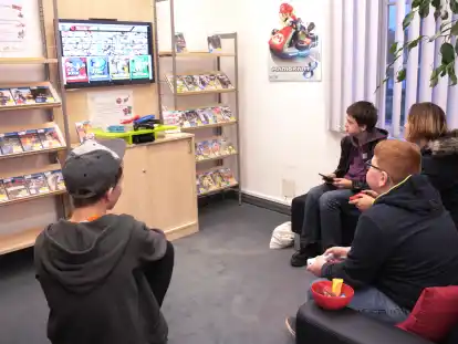 Zocken in der Stadtbibliothek: Auch ein Gamingabend gehört zum Programm.