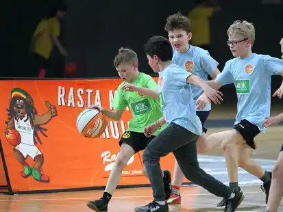 Kinder in Bewegung: Rasta Vechta bringt Basketball in Schulen und auch auf die Straße.