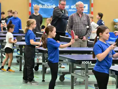 Insgesamt 32 Spieler (20 Jungen, 12 Mädchen) spielten bei der Tischtennis-Minimeisterschaft im Landkreis Friesland die Sieger aus.