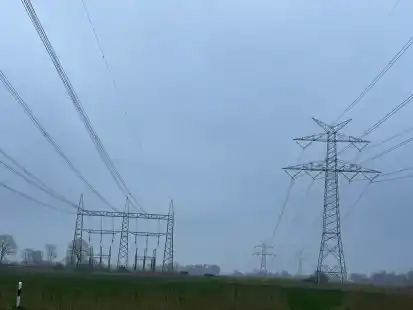 Strom-Trassen gibt es bereits in der Gemeinde Sande, Windenergie und Freifl&auml;chen-Photovoltaik ebenfalls. Nun soll noch eine Elektrolyse-Anlage hinzukommen.