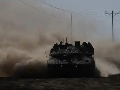 Israels Verteidigungsminister hat einen baldigen Beginn der geplanten Milit&auml;roffensive in Rafah angek&uuml;ndigt.