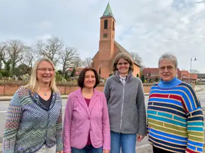 Probieren gemeinsam neue Angebote f&uuml;r die Konfirmationszeit aus: (v. l.) die Pastorinnen Susanne W&ouml;hler, Imke Gie&szlig;ing, Kerstin Ke&szlig;ler und Heike Boelmann-Derra.
