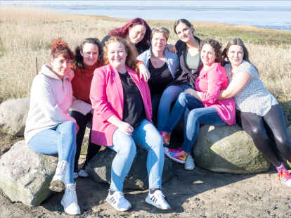 <p>        Freuen sich auf die gr&ouml;&szlig;te &bdquo;Mama geht tanzen&ldquo;-﻿ Party im Gebiet Weser Ems am 28. M&auml;rz in Huntlosen (von links): Judith, Julia, Rieke, Silvia, Susanne, Theresa, Franziska und Allyn vom Organisationsteam.    </p>