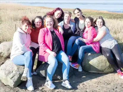 <p>        Freuen sich auf die gr&ouml;&szlig;te &bdquo;Mama geht tanzen&ldquo;-﻿ Party im Gebiet Weser Ems am 28. M&auml;rz in Huntlosen (von links): Judith, Julia, Rieke, Silvia, Susanne, Theresa, Franziska und Allyn vom Organisationsteam.    </p>