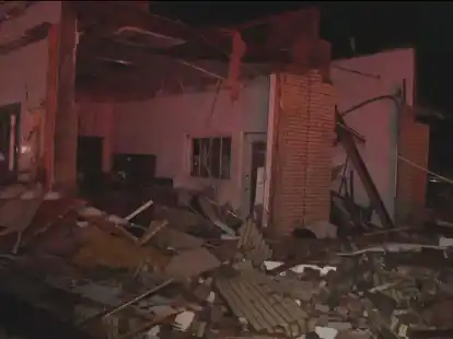 Auf dem Standbild aus einem vom Fernsehsender WSYX zur Verf&uuml;gung gestellten Video sind die Sch&auml;den eines Unwetters in Lakeview im US-Bundesstaat Ohio zu sehen.