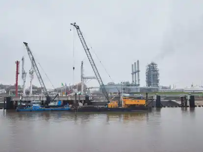 Im Stader Energiehafen ist das Terminal in Betrieb genommen worden.