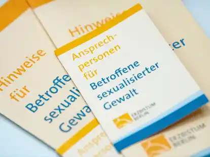 Seit dem 1. März 2023 können Betroffene sexualisierter Gewalt gegen bereits entschiedene Fälle ohne Begründung Widerspruch einlegen.