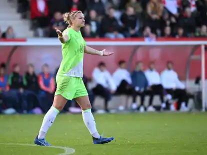 VfL-Kapit&auml;nin Alexandra Popp musste bei der Niederlage in Sinsheim in der ersten Halbzeit verletzt ausgewechselt werden.