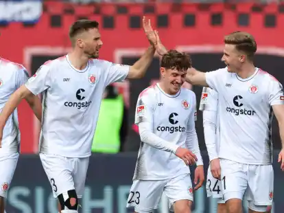 St. Pauli bewegt sich mit gro&szlig;en Schritten dem Aufstieg in die Bundesliga zu.