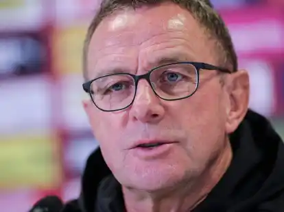 &Ouml;sterreichs Nationaltrainer Ralf Rangnick &auml;u&szlig;ert sich klar gegen rechts.