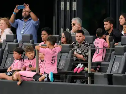 Pause wegen einer Muskelverletzung: Lionel Messi schaut mit seiner Familie beim MLS-Spiel seiner Mannschaft zu.