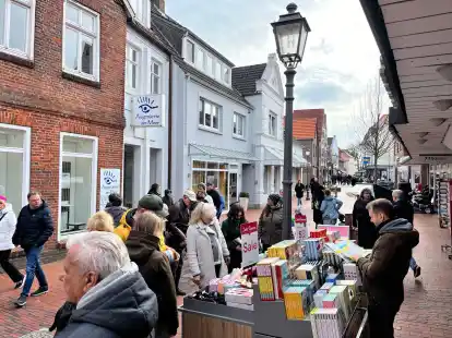 Der Fr&uuml;hlingsmarkt lockte viele Menschen aus dem Landkreis Wittmund in die Wittmunder Innenstadt.