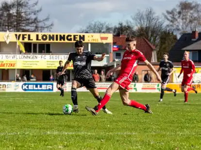 Der VfL L&ouml;ningen traf am Samstag auf den FC Sedelsberg (rotes Trikot)