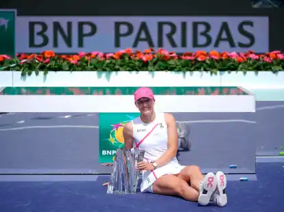 Iga Swiatek hat das Indian-Wells-Finale in zwei S&auml;tzen gewonnen.