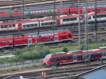 Nahverkehrsz&uuml;ge der Deutschen Bahn auf den Gleisen am Hauptbahnhof Frankfurt. Es scheint so als k&ouml;nnte es bereits in der kommenden Woche eine Einigung zwischen GDL und Bahn geben.