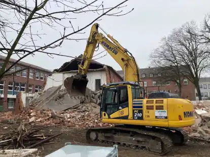 Auf dem Gel&auml;nde der Liebfrauenschule in Cloppenburg wird die ehemalige Haushaltsschule abgerissen. An der Stelle soll ein &bdquo;Oberstufenhaus&ldquo; entstehen.