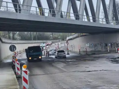 Der Verkehr auf der Trogstrecke rollt, zwar mit Schrittgeschwindigkeit, aber immerhin. Mit dem Abschluss der Arbeiten d&uuml;rfte es dann auch wieder f&uuml;r mehr als Tempo 10 reichen.