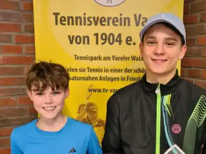 Die Finalisten der U16: Pepe Quilitz (rechts) aus Berlin gewann das Endspiel gegen den erst 12-jährigen Carl Grohbrüg aus Scheeßel.