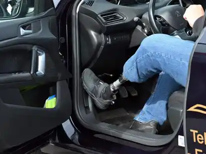 Ge&uuml;bt wird das Fahren mit Automatik sowie Schaltgetriebe auf dem Trainingsgel&auml;nde und im Stra&szlig;enverkehr.