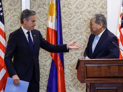 US-Au&szlig;enminister Antony Blinken und der philippinische Au&szlig;enminister Enrique Manalo: Die USA sichern den Philippinen angesichts zunehmender Spannungen mit China anhaltende Unterst&uuml;tzung zu.