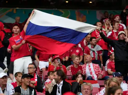 Russische Fu&szlig;ball-Fans.