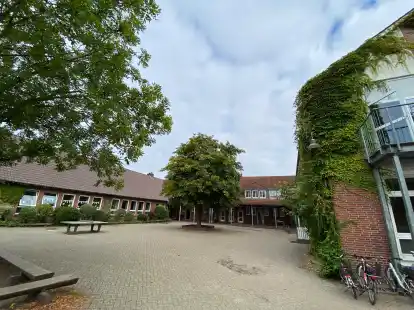 &Uuml;ber den Neubau der Grundschule Kirchhatten wird schon l&auml;nger gesprochen. In diesem Jahr stehen nun die ersten Millionen Euro im Haushalt. Der Druck, voranzukommen, steigt damit.