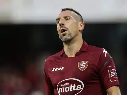 Ex-Profi Franck Ribery h&ouml;rt einem italienischen Medienbericht zufolge als Techniktrainer bei US Salernitana auf.