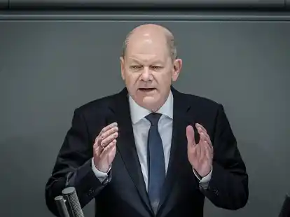 Bundeskanzler Olaf Scholz gibt vor dem Bundestag eine Regierungserkl&auml;rung zum Europ&auml;ischen Rat ab.
