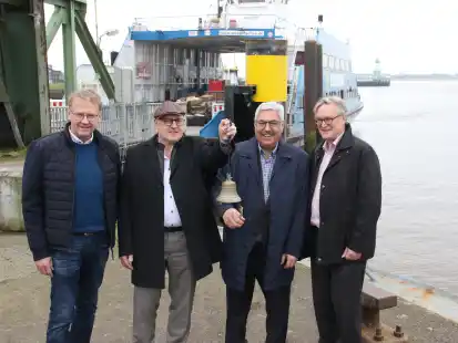 Der Neustart des F&auml;hrbetriebs zwischen Bremerhaven und Blexen ab Sonnabend ist am Mittwoch offiziell verk&uuml;ndet worden: v. l. Hajo Schuchmann (Weserf&auml;hre), Bert Freese (Nordenham), OB Melf Grantz und Robert Haase (Weserf&auml;hre)