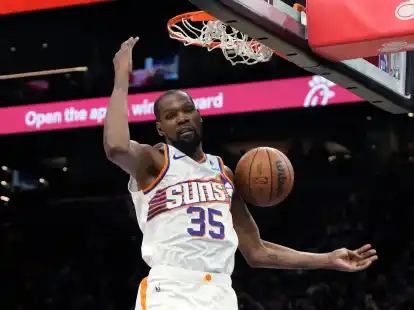 Kevin Durant von den Phoenix Suns hat nun 28.610 Punkte in seiner NBA-Karriere erzielt. .