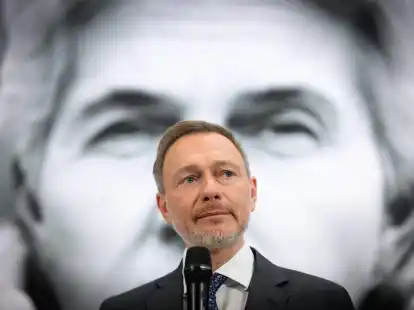 FDP-Chef Lindner stellt sich vor seine Parteikollegin Strack-Zimmermann.