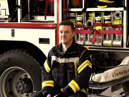 Daniel Moeller ist stets im Einsatz f&uuml;r die Feuerwehr, auch als neuer Samtgemeindebrandmeister in Holtriem.