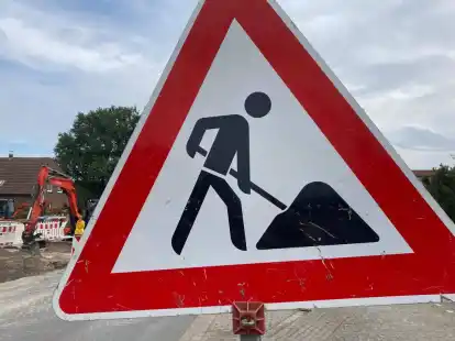 Dieses Schild wird bald auch zwischen Zetel und Horsten auftauchen, denn die Kreisstra&szlig;e soll umfangreich saniert werden.